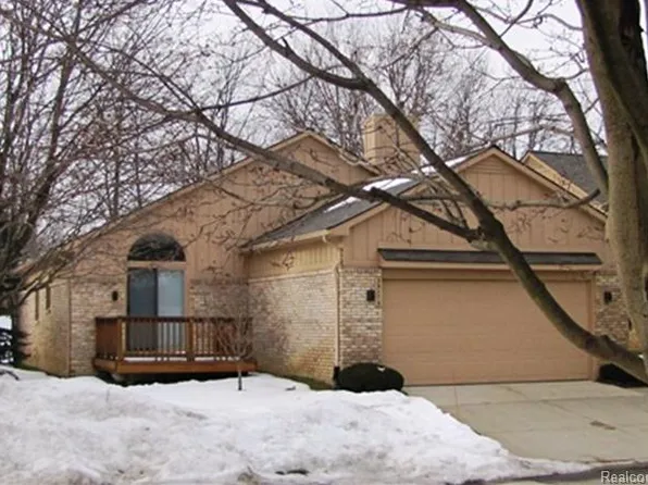 35173 Knollwood Ln #1, Farmington Hills, MI 48335