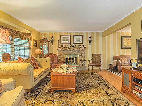 2nd image of 34 Highwood Dr