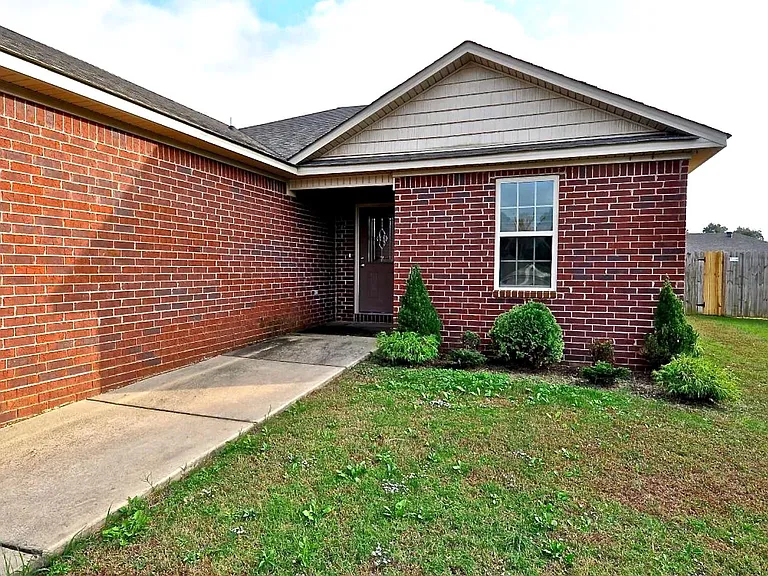 4725 Wildwood Ln — Photo 3