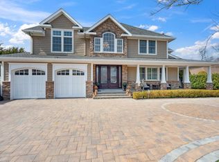 194 Shadybrook Ln, West Islip, NY 11795