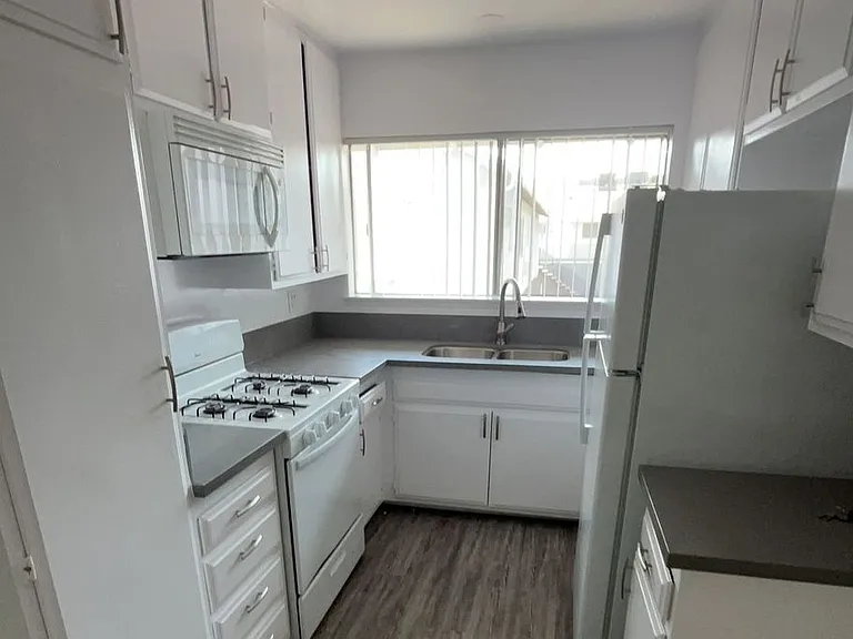 18400 Prairie Street — Photo 20