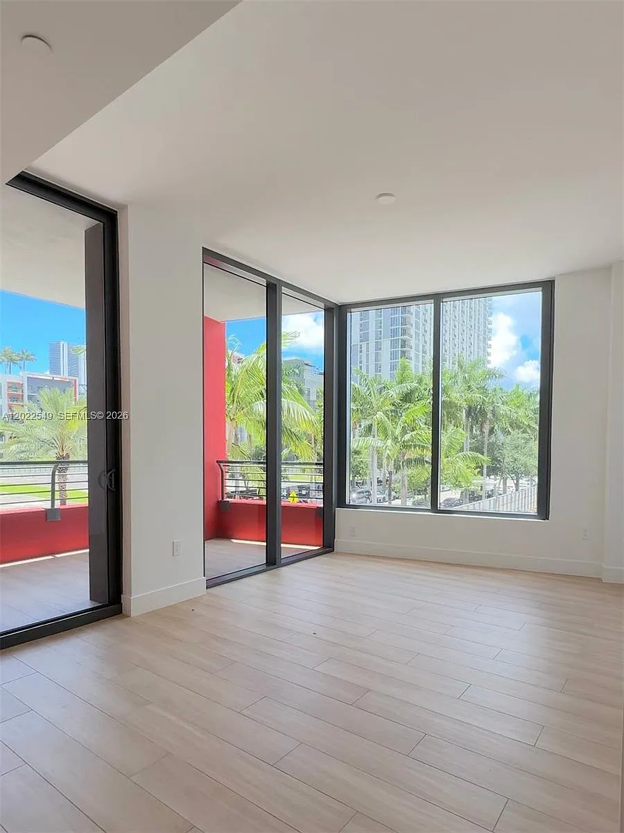 Building Photo - 90 NE 32nd St #201