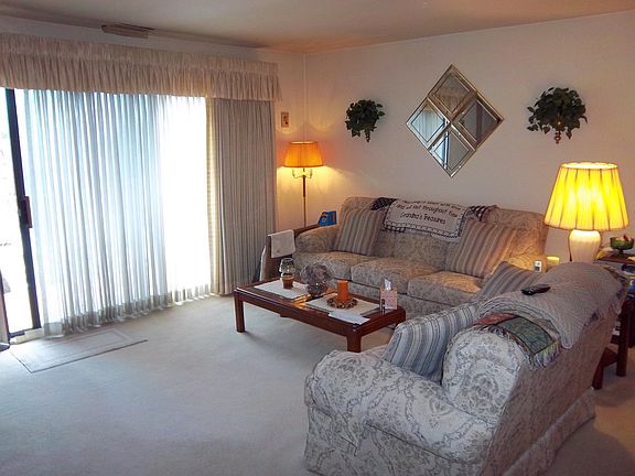 2nd image of 712 Tipperary Ct APT 1A