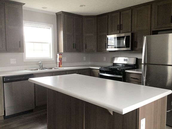 3rd image of 555 Brookside Mnr #555