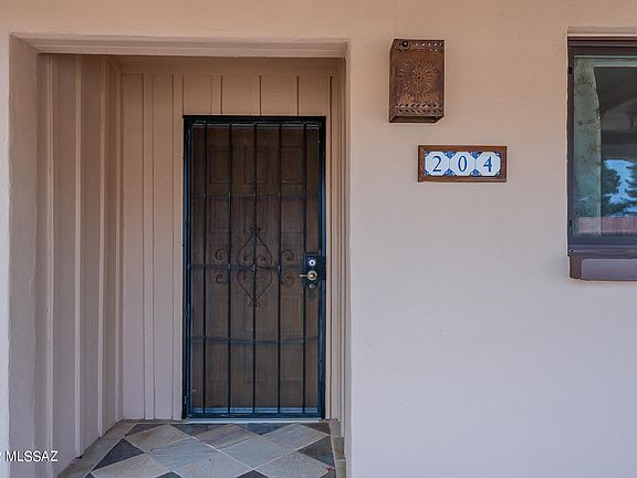 5th image of 204 E Los Jardines