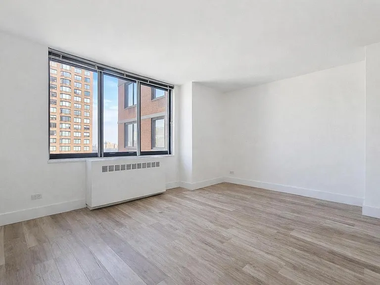 1735 York Ave #H19 — Photo 5