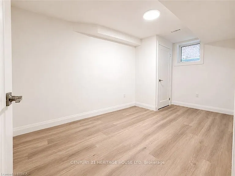 63 Kaufman Dr #LOWER — Photo 5