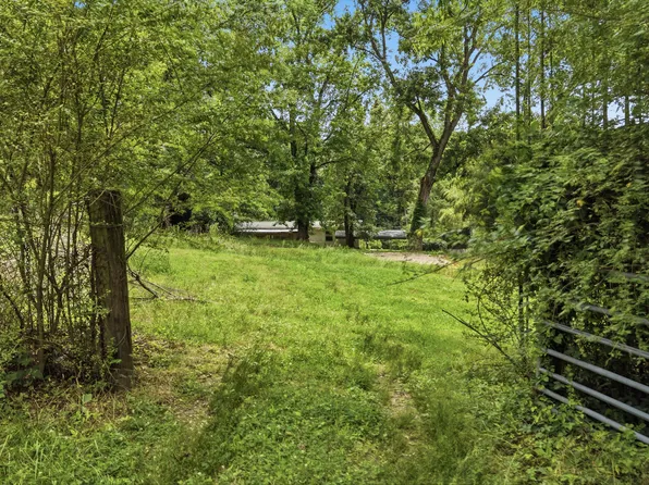 10675 Lovell Rd, Soddy Daisy, TN 37379