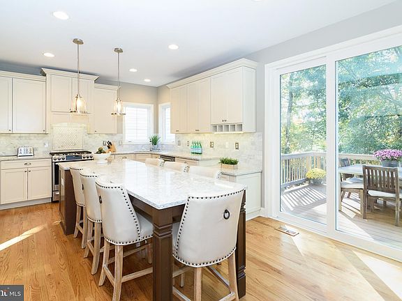 4th image of 10523 Hounslow Dr