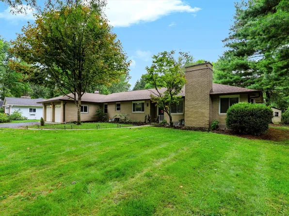 8824 Crestview Dr, Indianapolis, IN 46240