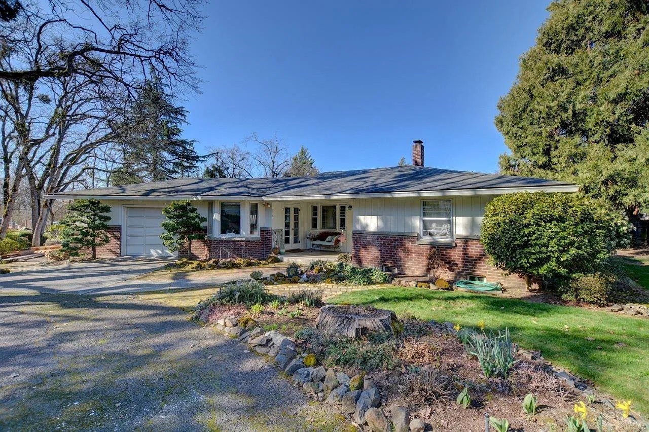 2210 Capital Ave photo 1