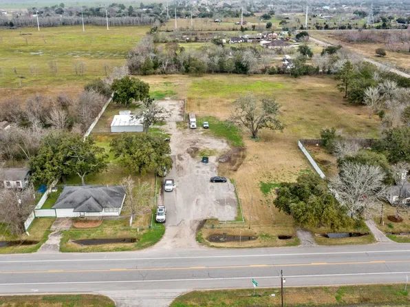 1176 Fm 517 Rd, Alvin, TX 77511