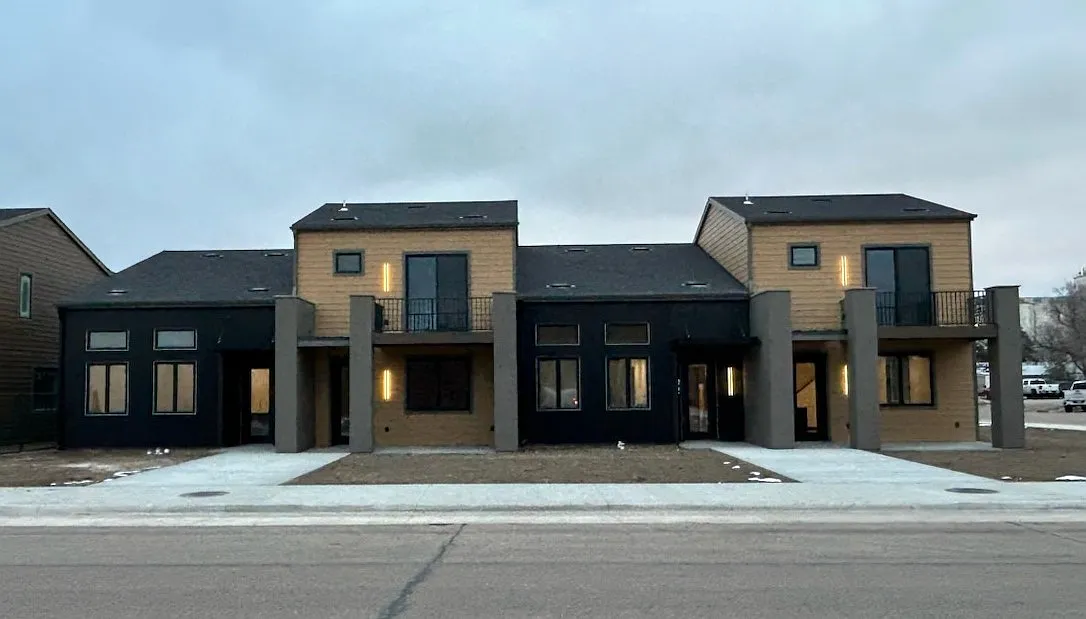285 W 5th St — Photo 1