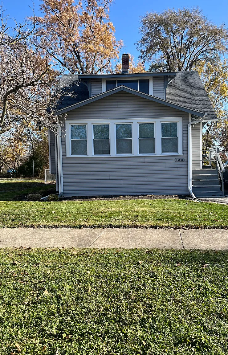 15031 Riverside Dr photo 1