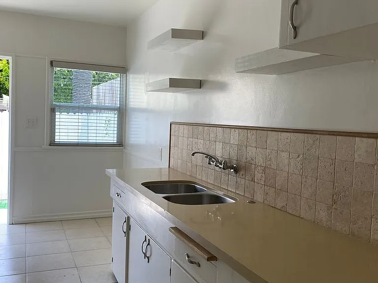 2406 Grandview Ave — Photo 6