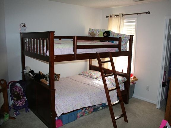 4th image of 811 Huff Dr
