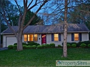 7639 Ash St, Prairie Village, KS 66208