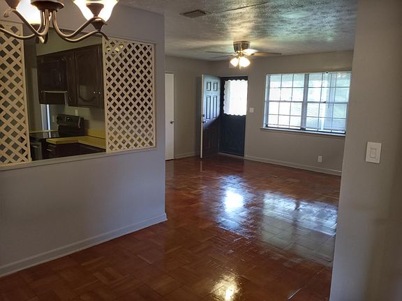 4th image of 7359 Pineville Dr