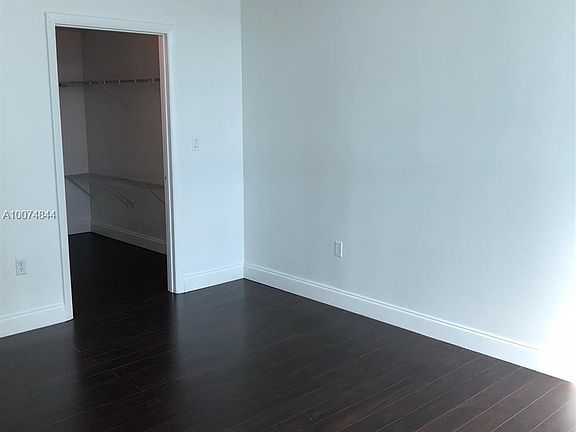 5th image of 1900 N Bayshore Dr APT 3411