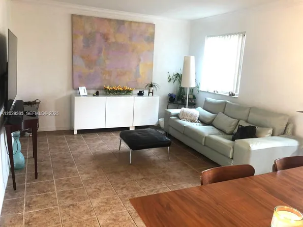 2036 NE 167th St APT 3-131, North Miami Beach, FL 33162