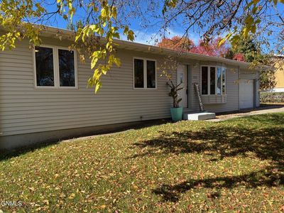 1606 Haroldson Ln, Menoken, ND, 58558