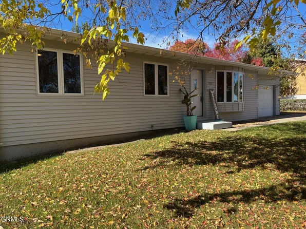 1606 Haroldson Ln, Menoken, ND 58558