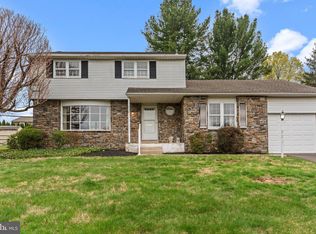 334 Penncrest Dr, Langhorne, PA 19047
