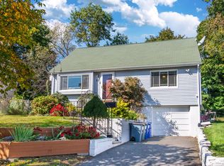 11 Ivanhoe Ter, Bloomfield, NJ 07003