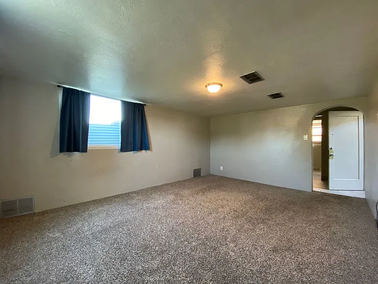1002-B100 Everett St — Photo 3