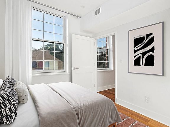 4th image of 25 Lexington Ave #404