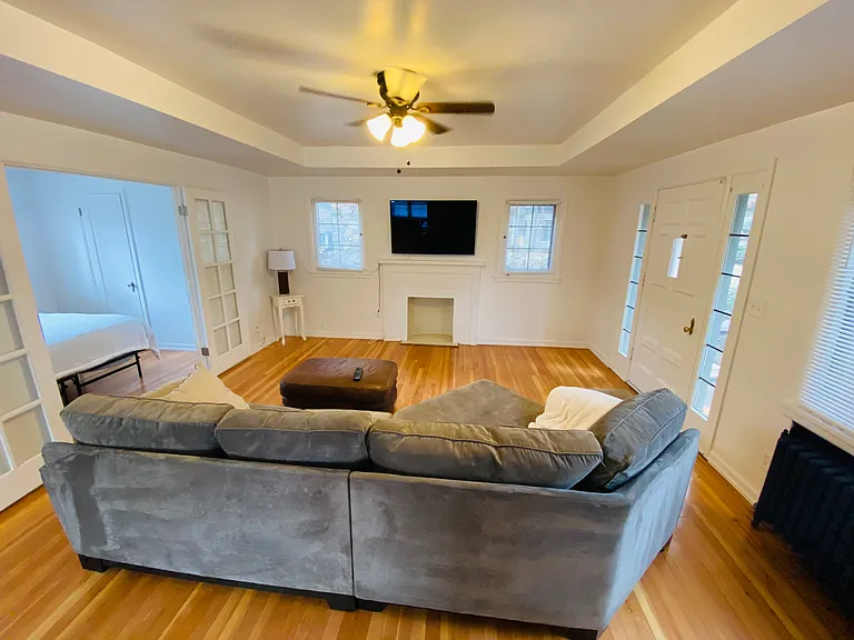 2445 Custer Ave — Photo 2