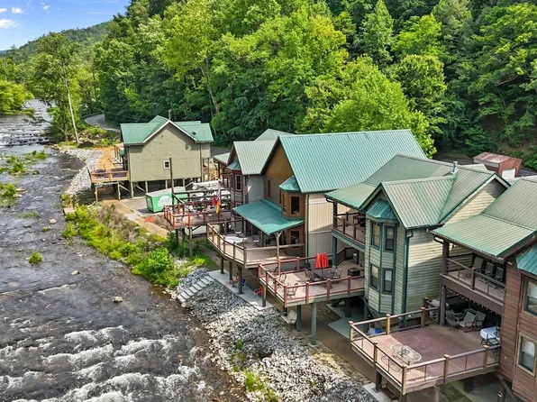 1659 Cherohala Skyway, Tellico Plains, TN 37385