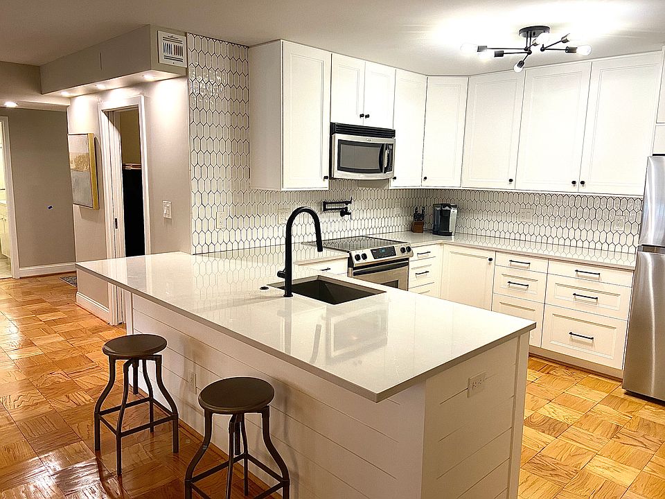 1st image of 3800 Fairfax Dr APT 201