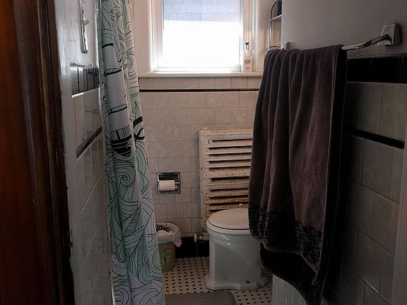 5th image of 688 Myrtle Ave #2