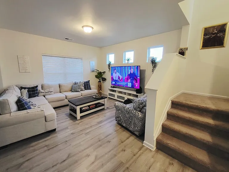 366 Crandon Rd — Photo 2