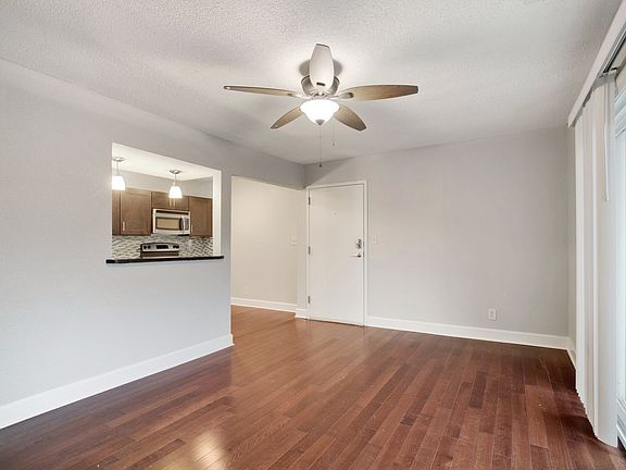 4th image of 3900-3902 Booth St #6