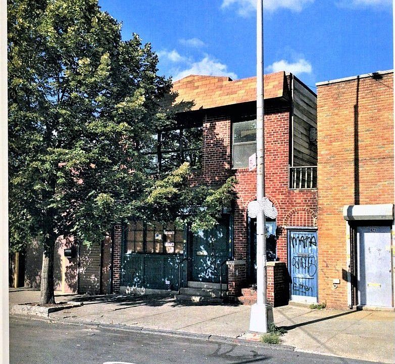 2nd image of 419 Manhattan Ave