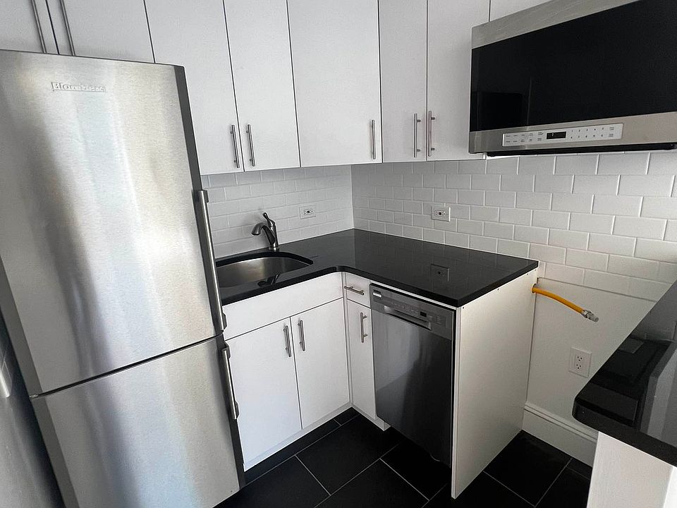 2nd image of 219 E 84th St APT 5C