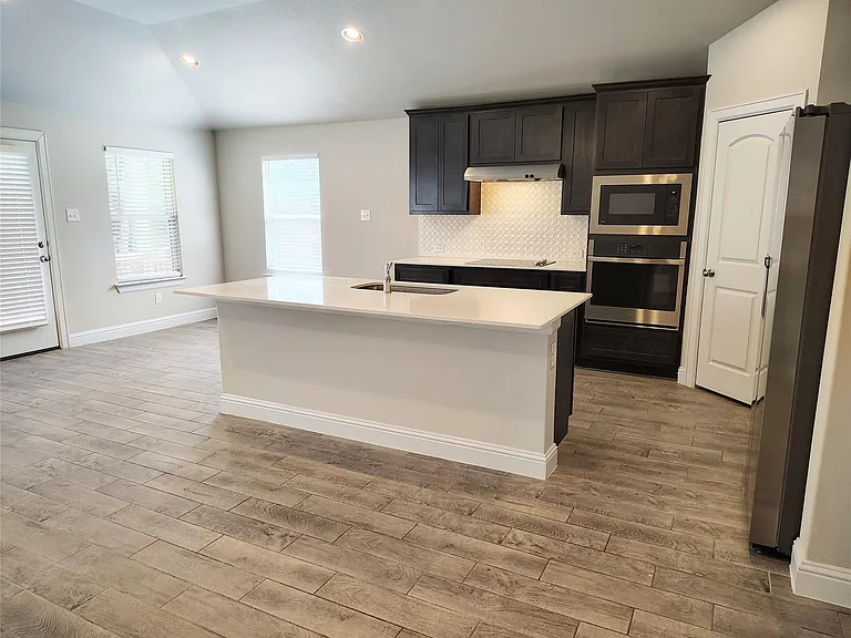 7801 Dakota Cir — Photo 8