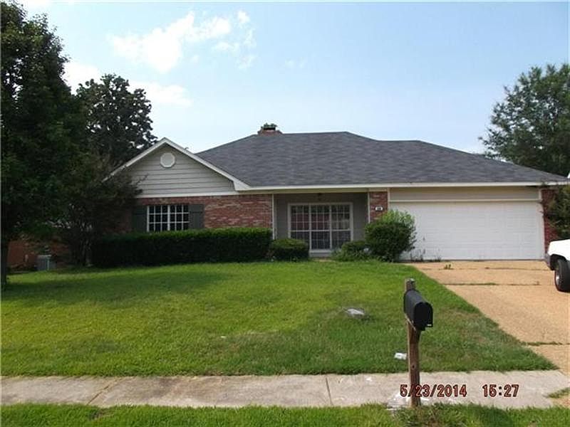 1st image of 304 White Oak Dr