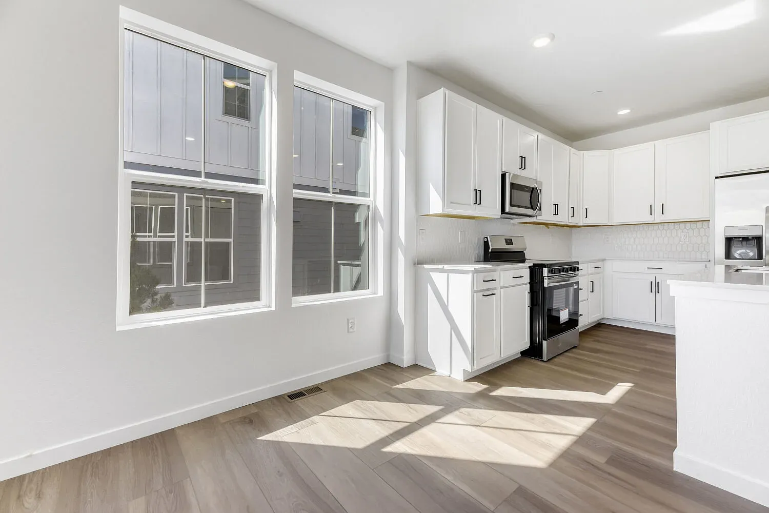 3 bed, 1600 sqft, $3,000 — Photo 4