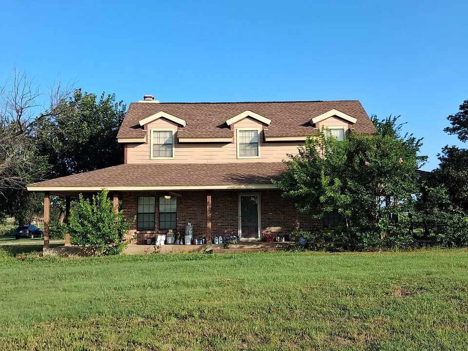 202 Blue Mound Rd E