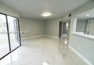 975 N Franklin Ave #975B — Photo 7