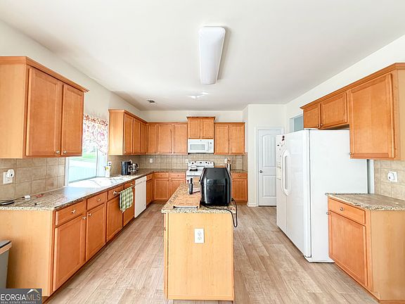 5th image of 1970 Broadleaf Ln