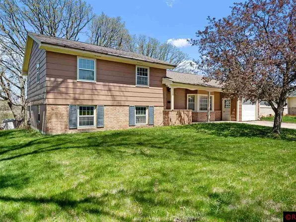 721 10th Ave NE, Waseca, MN 56093