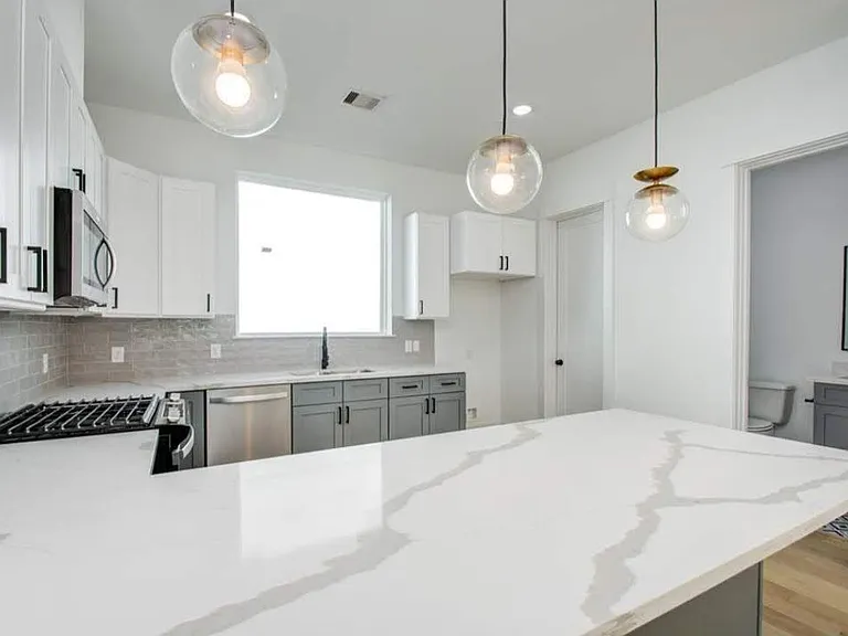 Delano St — Photo 16