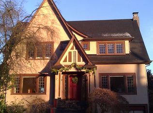 2110 E Crescent Dr, Seattle, WA 98112