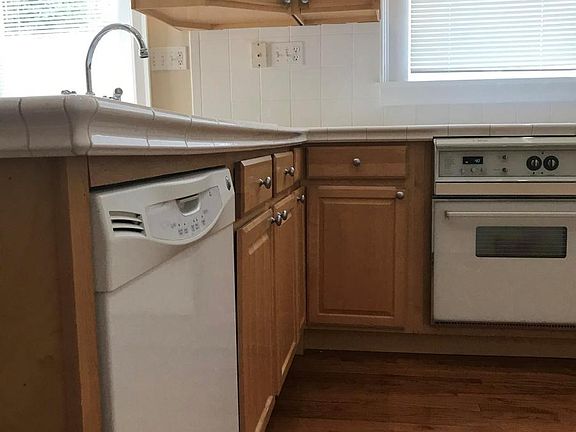 4th image of 2640 Bellevue Ave #1