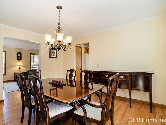 5th image of 3305 S Riverwood Dr