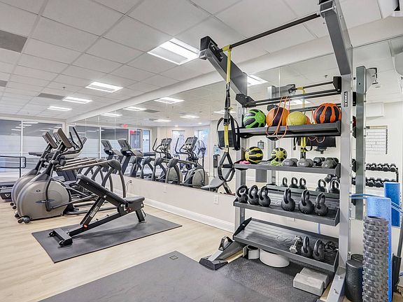 24/7 Fitness Center